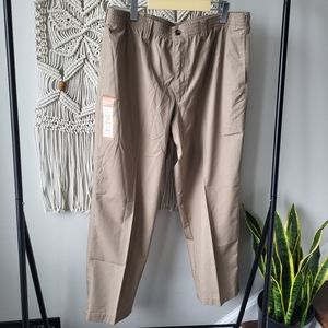 Haggar wrinkle resistant extreme comfort khaki classic fit trouser. Size 36